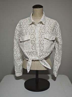 GUESS White Eyelet Button-Up Cropped Tie Front Shirt Size Small